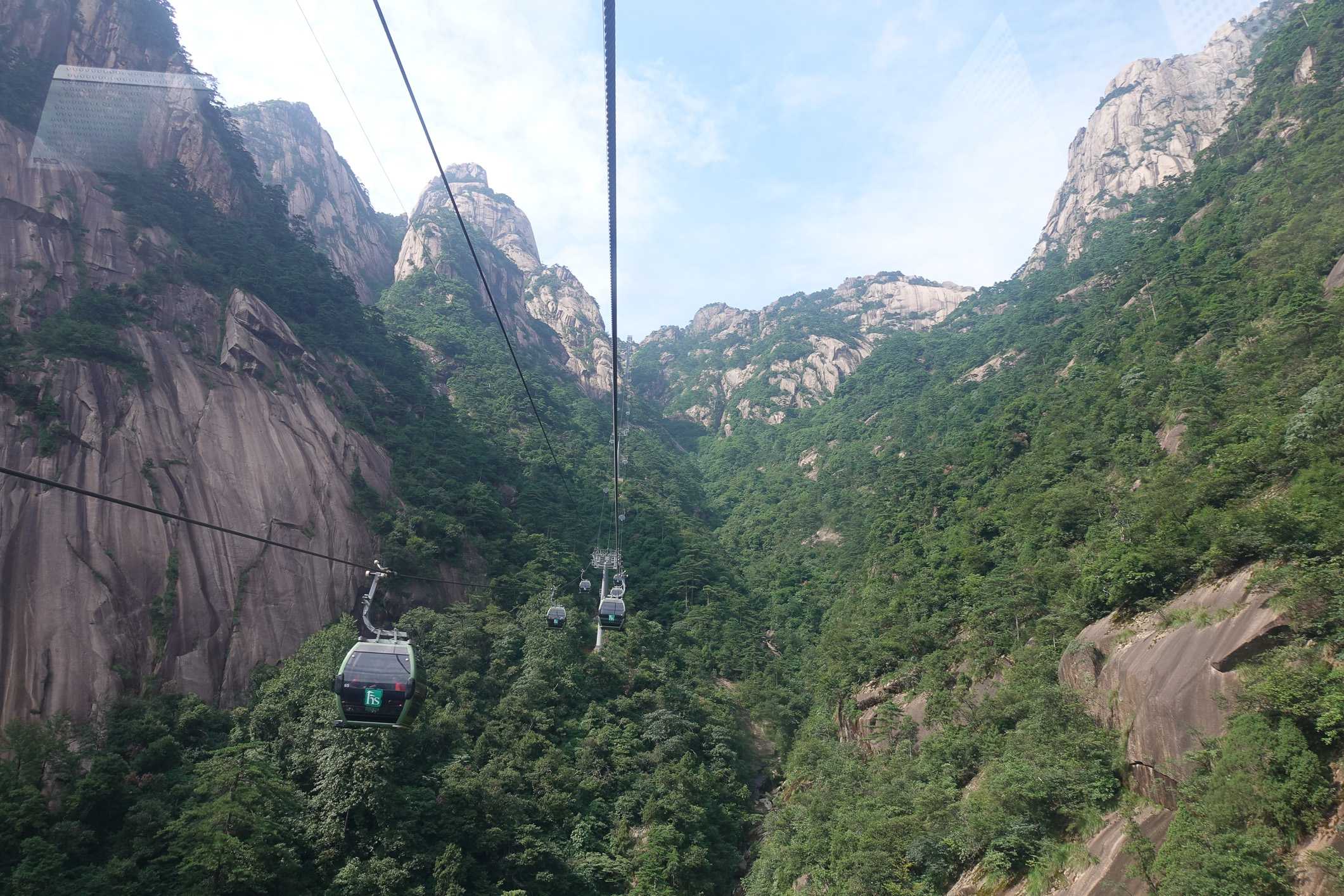 Cable car to Huangshan Mountain